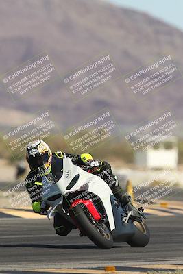 media/Oct-30-2025-Racers Edge (Thu) [[dabbdaf680]]/3-B Group/Session 2 (Turn 14)/